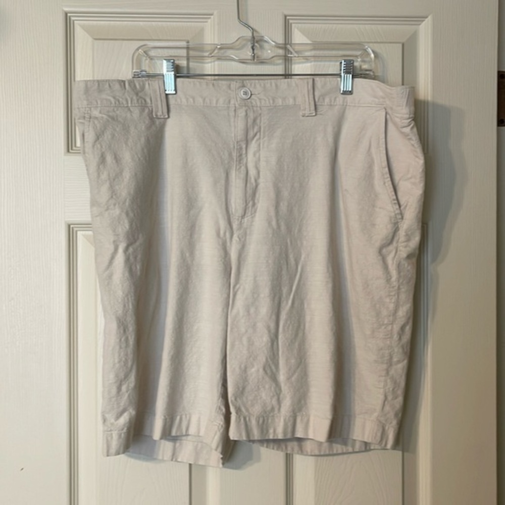 - Roundtree and Yorke Men’s shorts size 42